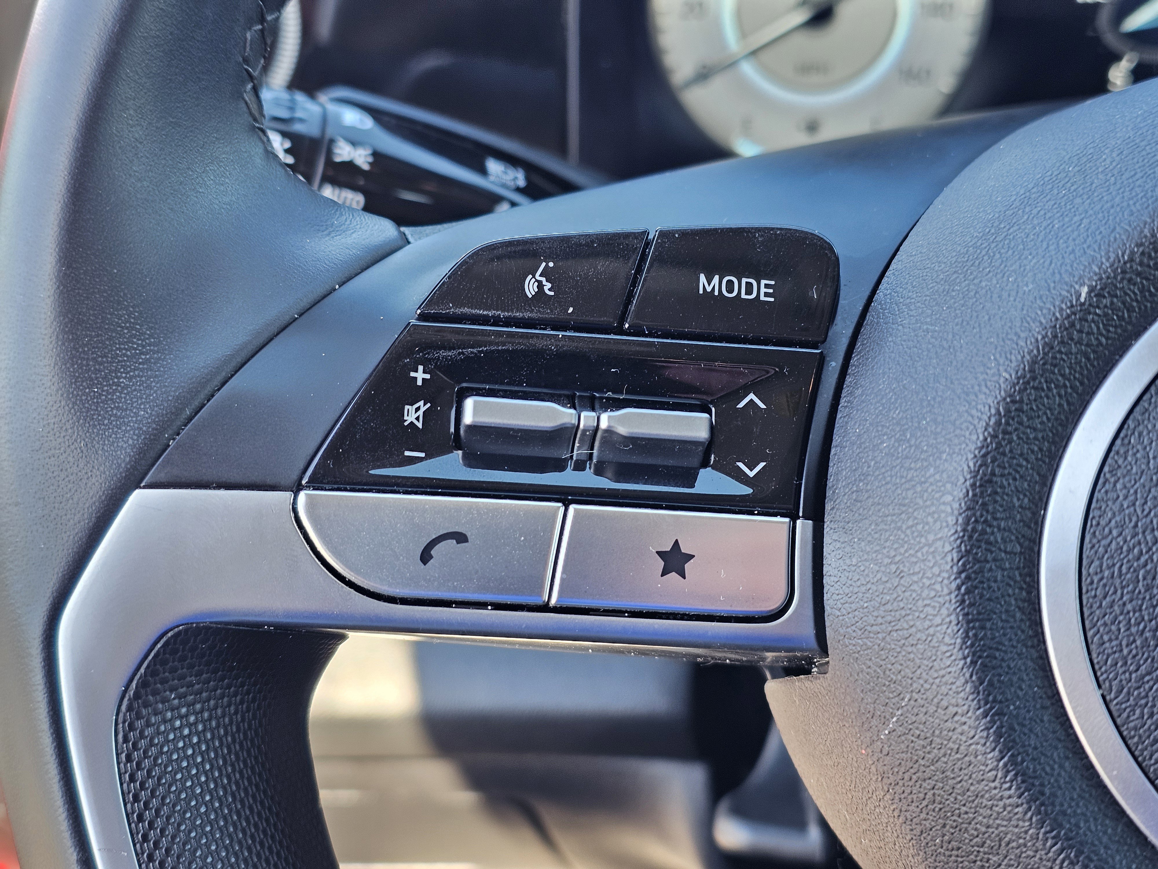 Used 2025 Hyundai Elantra SEL image 19