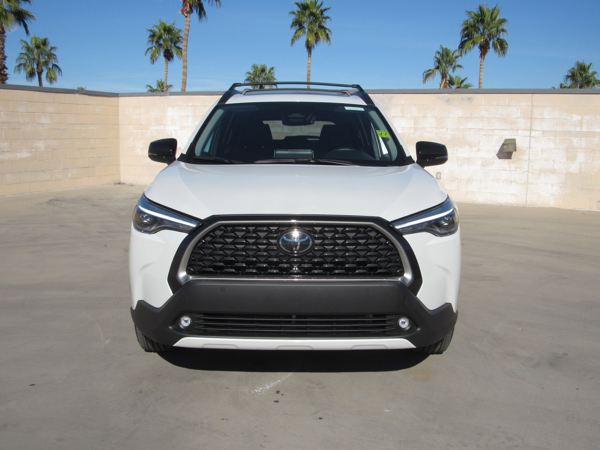 Used 2025 Toyota Corolla Cross XLE image 3