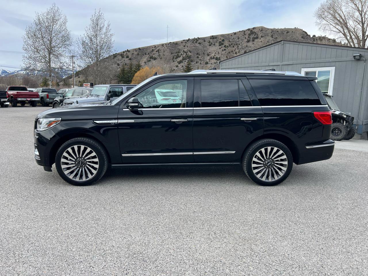 Used 2019 Lincoln Navigator Reserve image 2