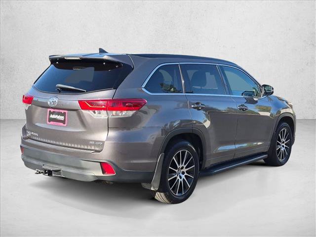 Used 2017 Toyota Highlander SE AWD/4WD image 5