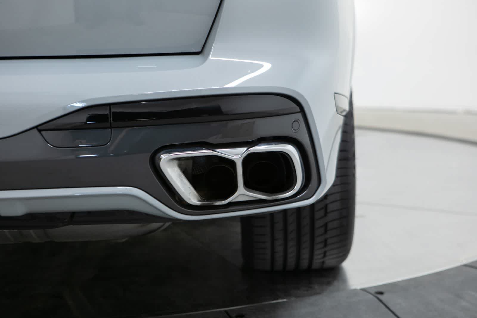 Used 2024 BMW X7 M60i w/ Climate Comfort Package AWD/4WD image 36