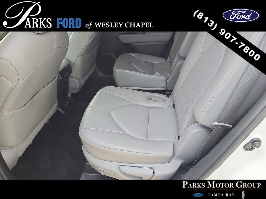 Used 2022 Toyota Highlander XLE FWD image 15