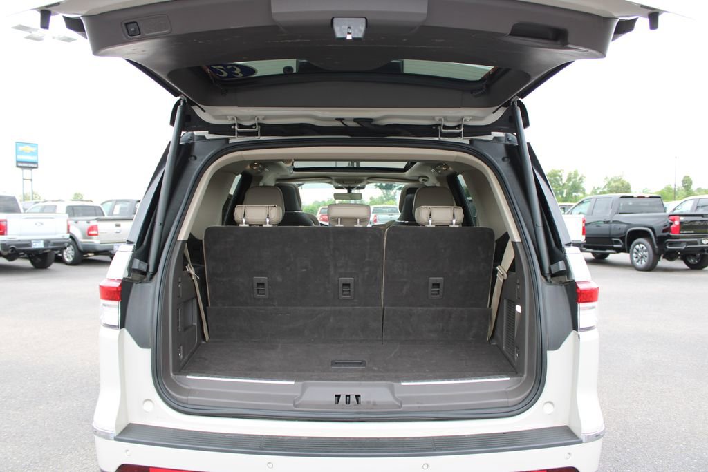 Used 2023 Lincoln Navigator Reserve RWD image 14