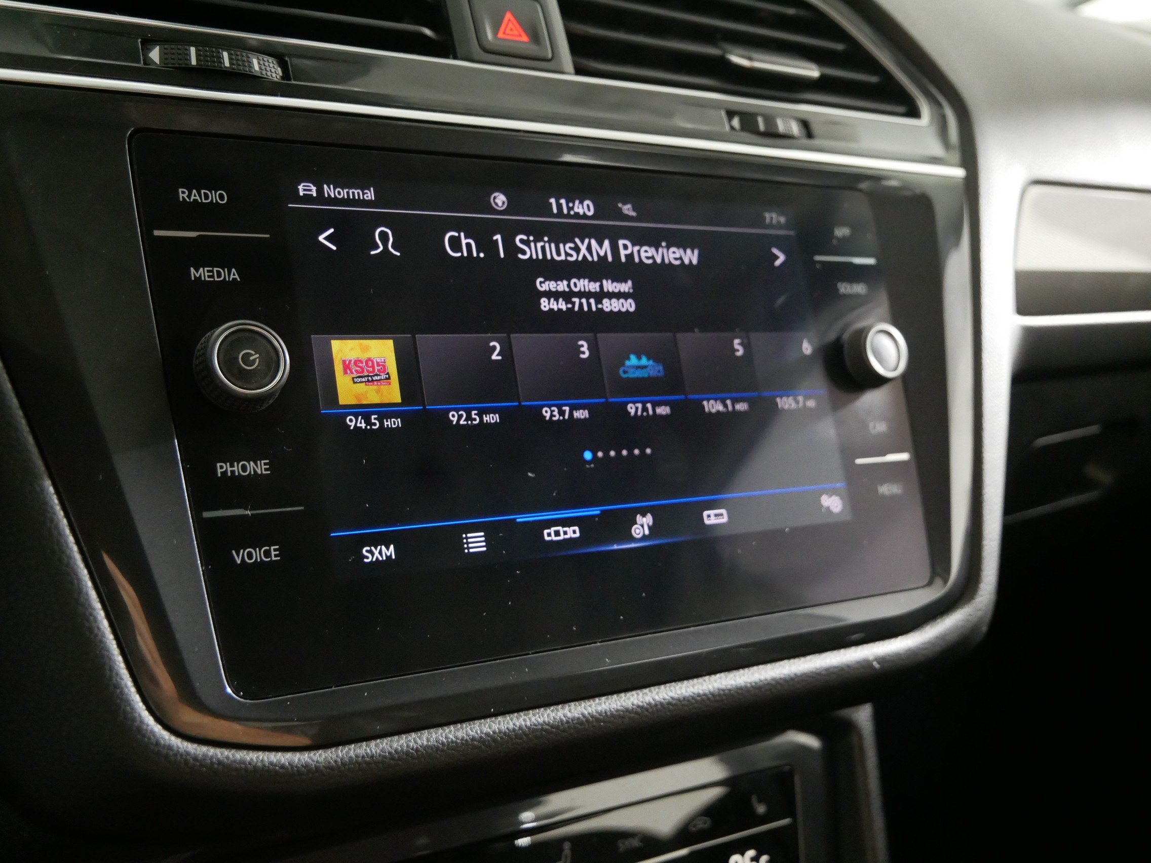 Used 2022 Volkswagen Tiguan SE AWD/4WD image 22