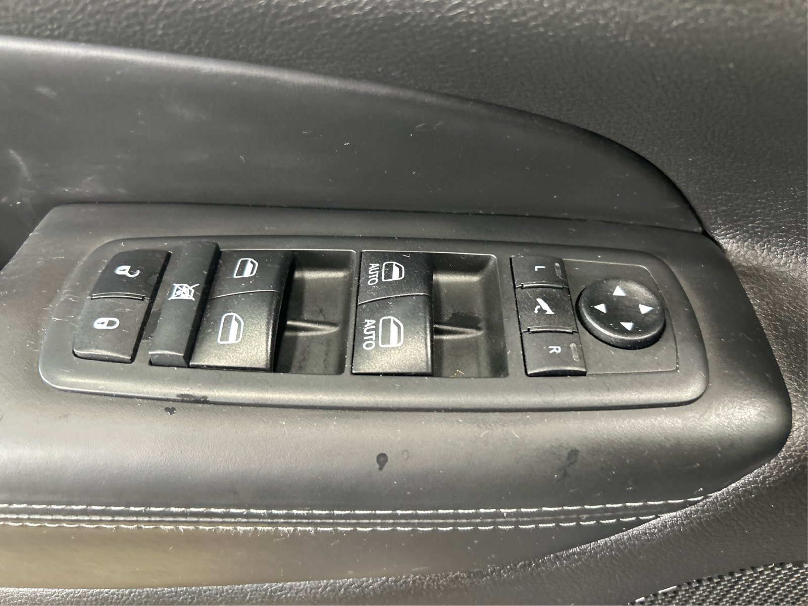 Used 2021 Jeep Grand Cherokee Overland AWD/4WD image 31