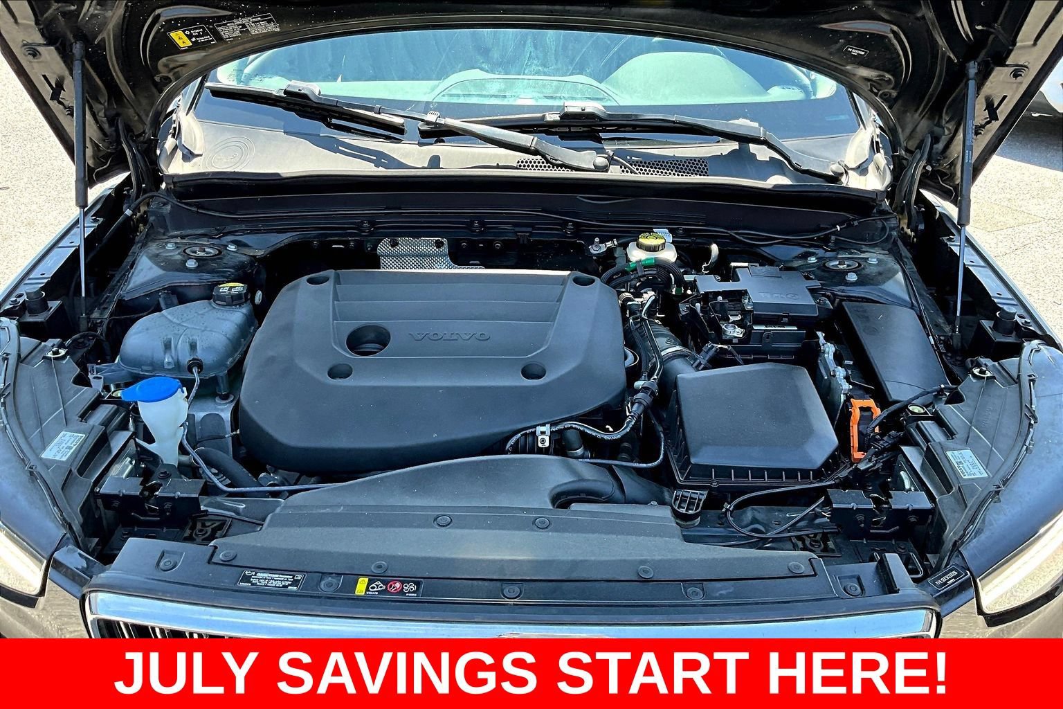Used 2024 Volvo XC40 B5 Plus AWD/4WD image 38