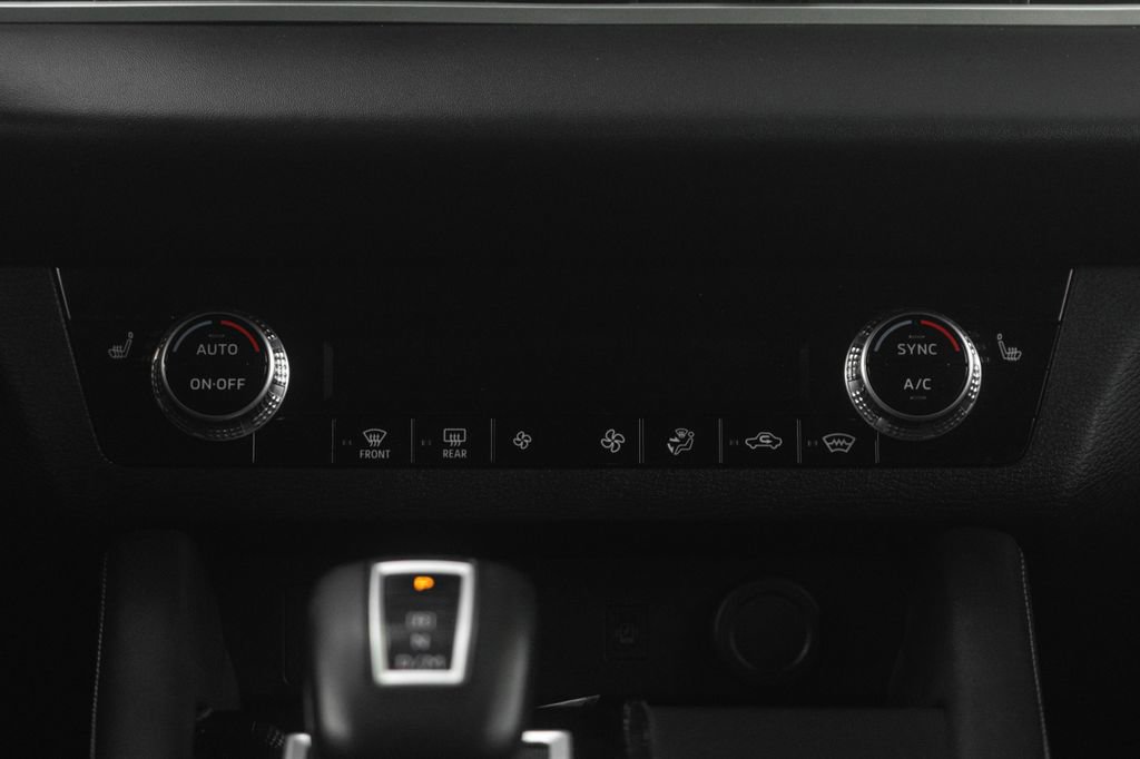 Used 2024 Mitsubishi Outlander SE Black Edition image 36