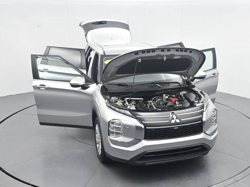 Used 2025 Mitsubishi Outlander ES AWD/4WD image 48
