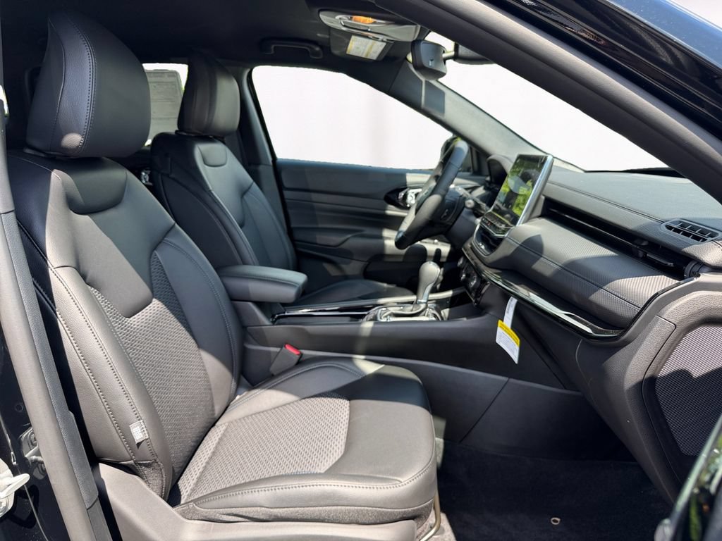 New 2026 Jeep Compass Latitude AWD/4WD image 15
