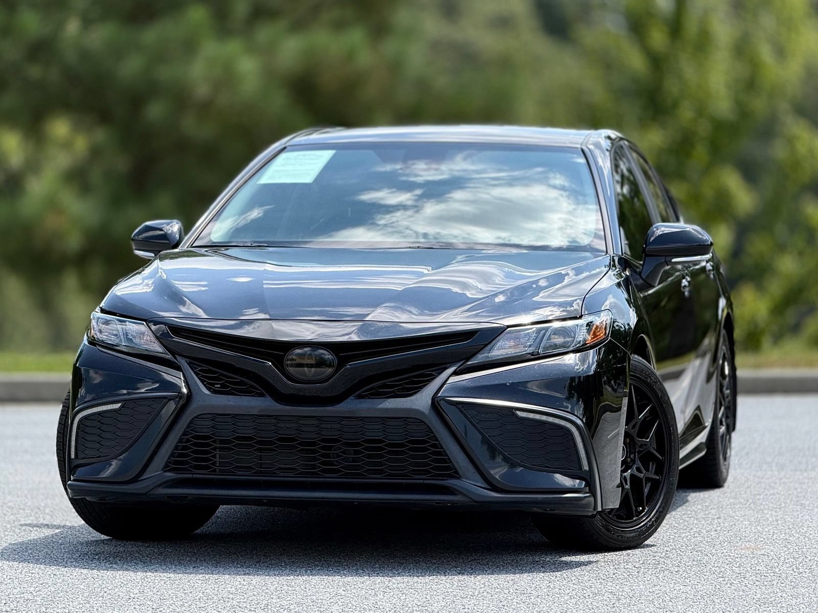 Used 2023 Toyota Camry SE w/ Cold Weather Package FWD image 2