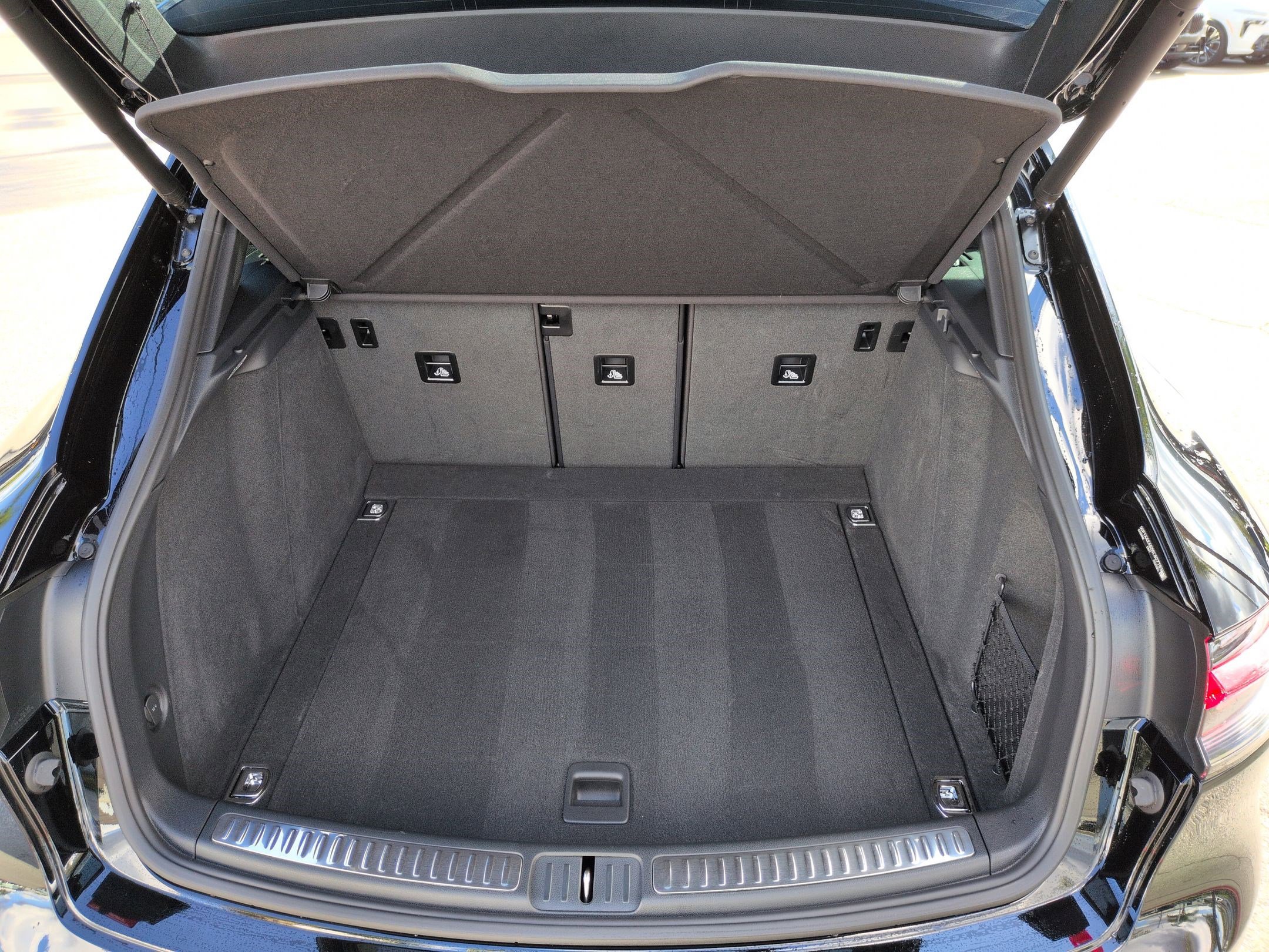 Used 2025 Porsche Macan Turbo image 32