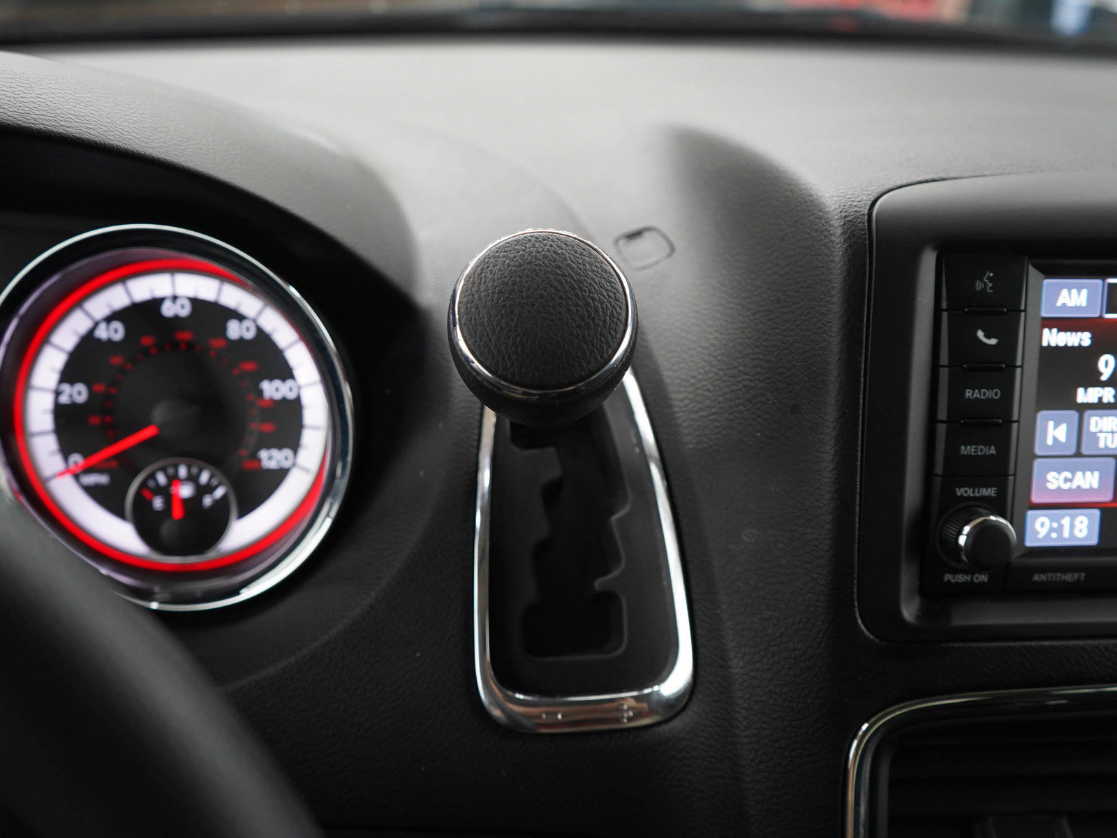 Used 2020 Dodge Grand Caravan SE w/ UConnect Hands-Free Group FWD image 24
