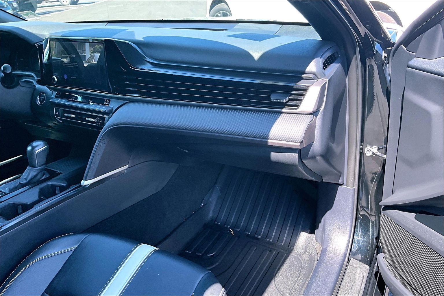 Used 2025 Toyota Camry SE FWD image 15