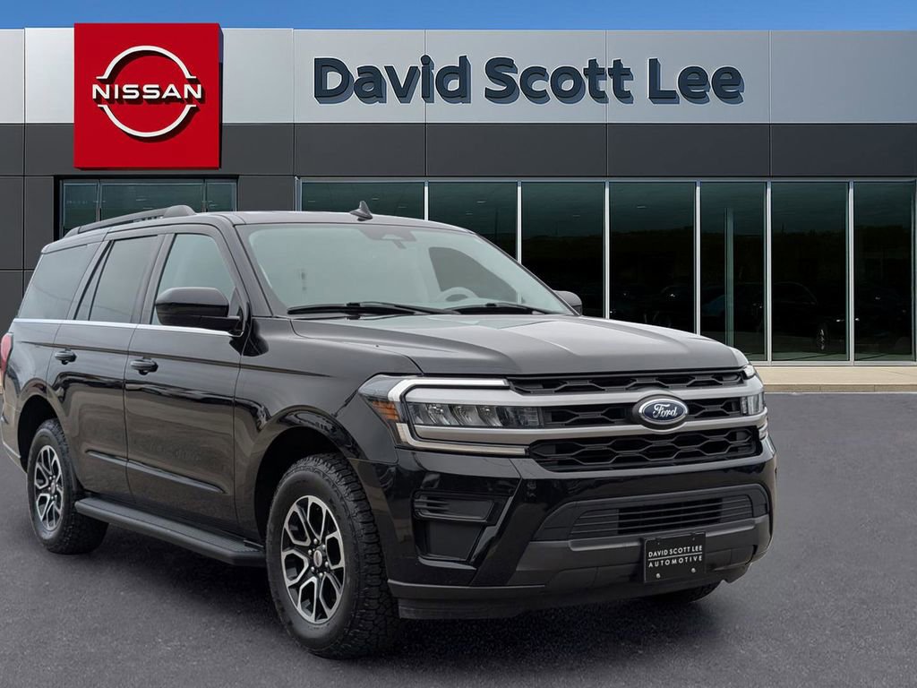 Used 2022 Ford Expedition XLT image 3