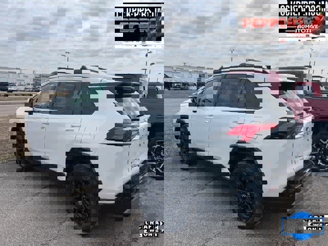 Used 2024 Toyota RAV4 SE w/ Convenience Package image 4