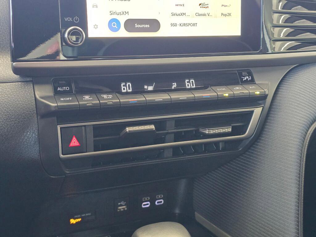 Used 2025 Toyota Camry SE image 31