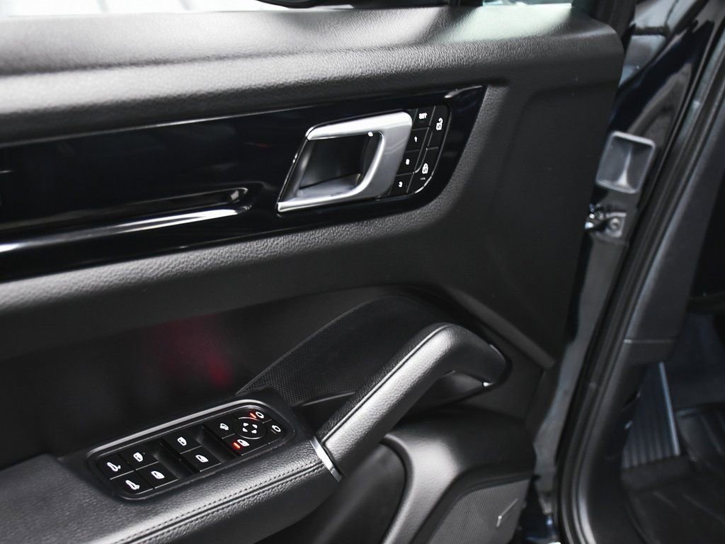 Used 2022 Porsche Cayenne Platinum Edition AWD/4WD image 10