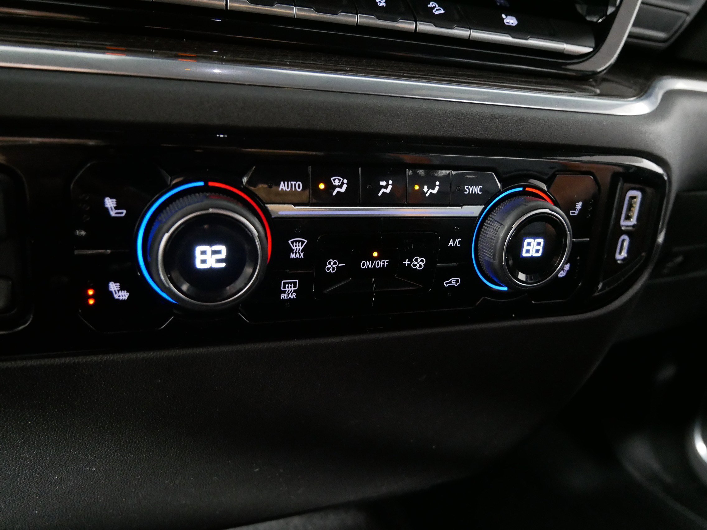 Used 2022 Chevrolet Silverado 1500 LT w/ Z71 Off-Road Package image 23