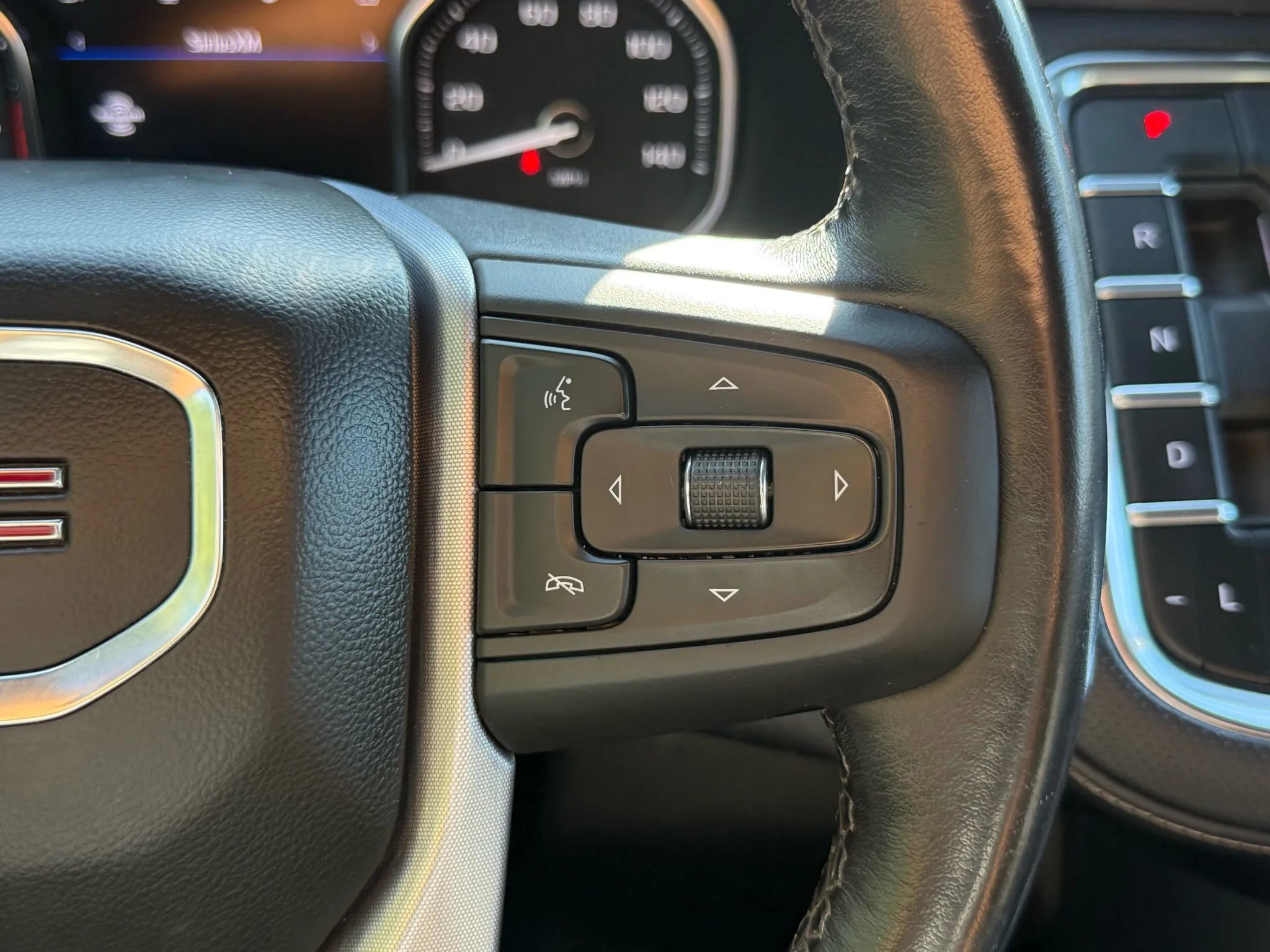 Used 2021 GMC Yukon XL SLT w/ SLT Premium Package image 13