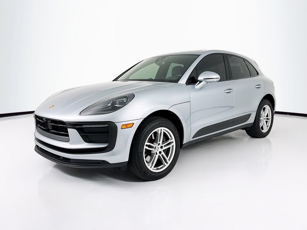 Certified 2025 Porsche Macan AWD/4WD image 1