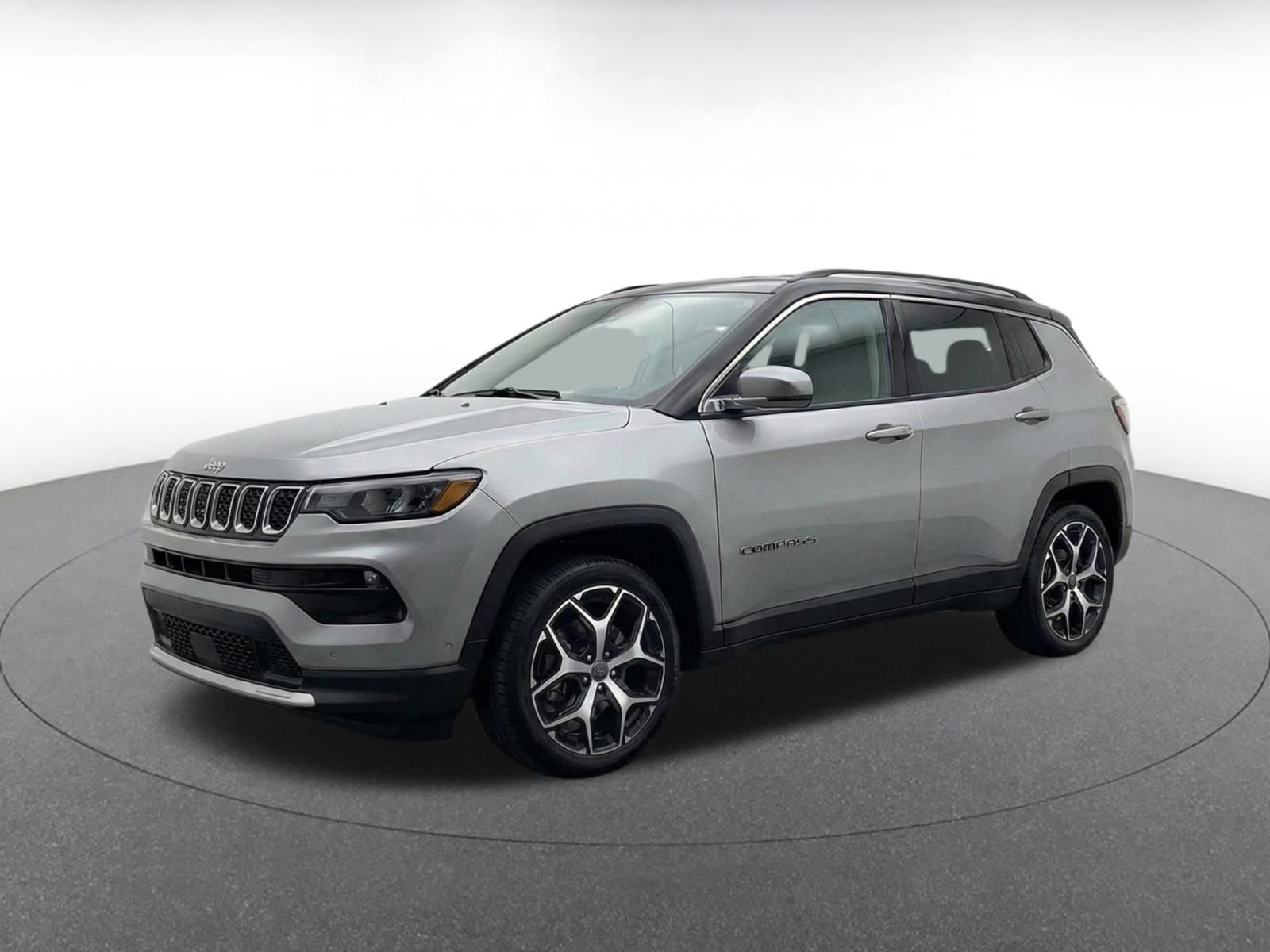 Used 2025 Jeep Compass Limited AWD/4WD image 3