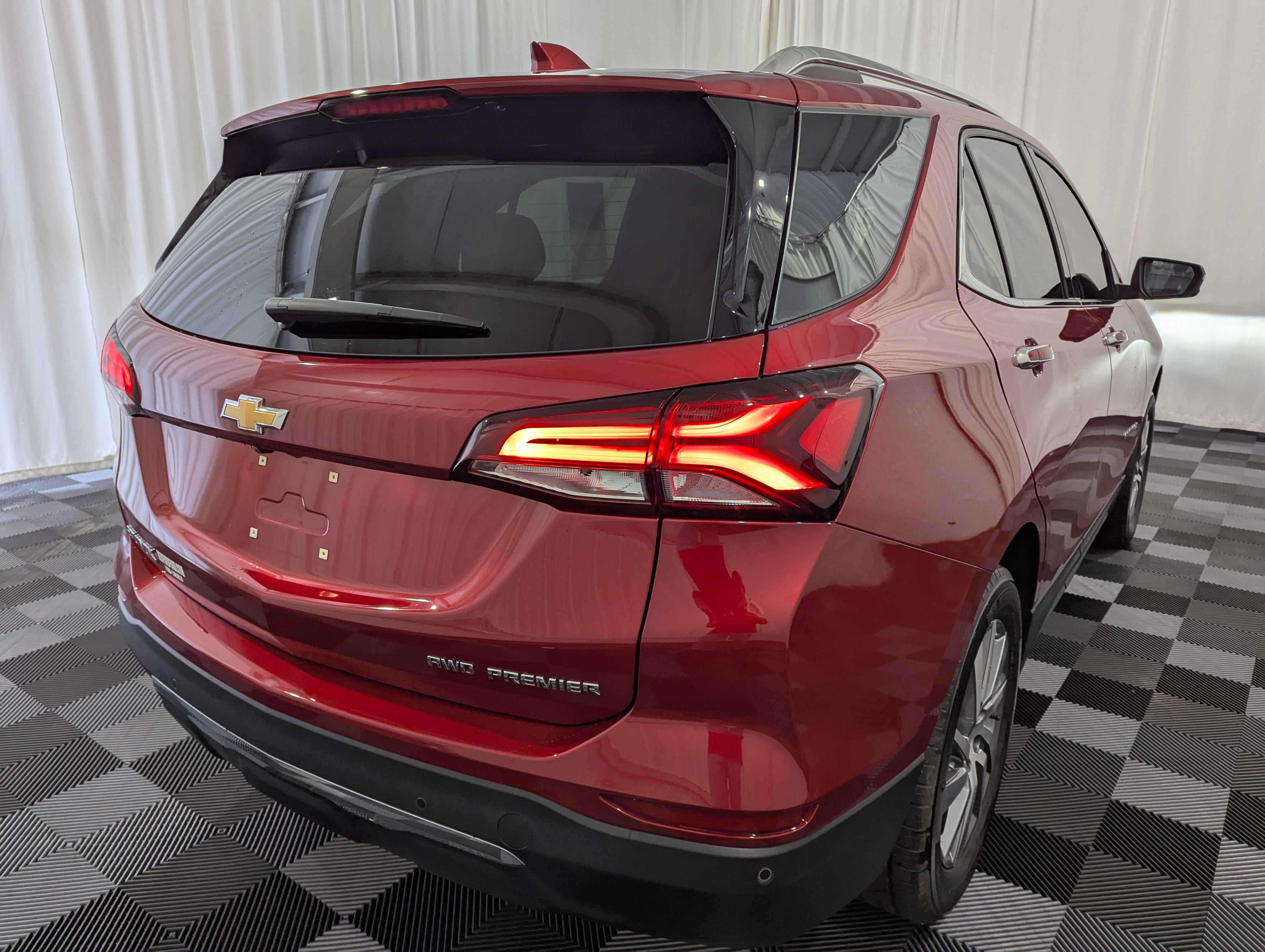 Used 2023 Chevrolet Equinox Premier AWD/4WD image 7