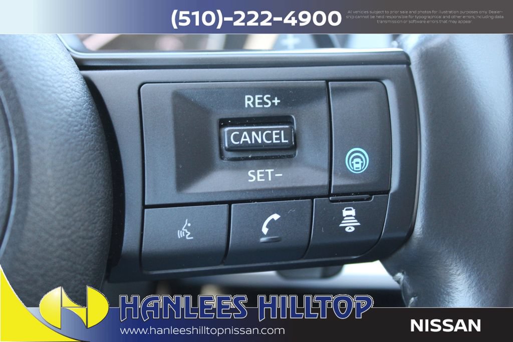 Used 2025 Nissan Pathfinder SV FWD image 31