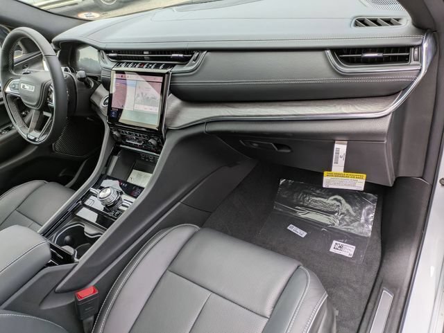 New 2025 Jeep Grand Cherokee L Overland w/ Advanced Protech Group III AWD/4WD image 39