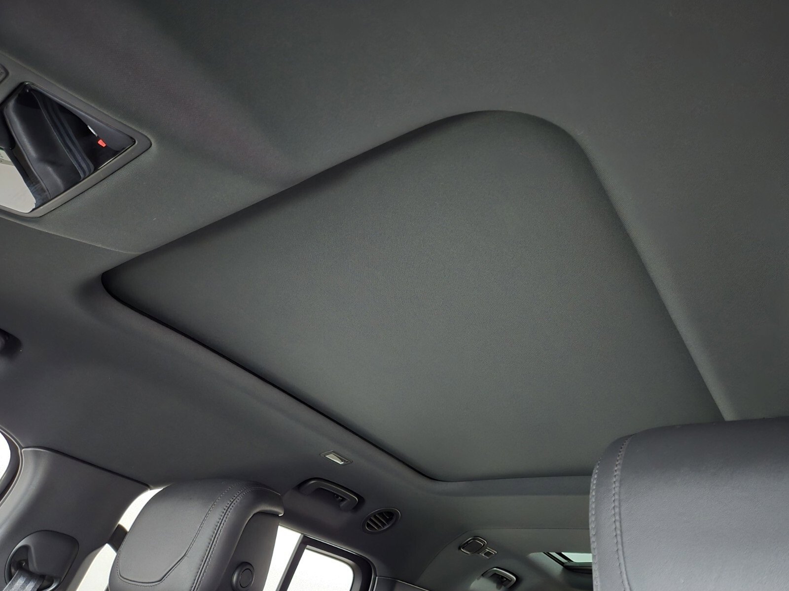 Used 2023 Land Rover Defender 130 X-Dynamic SE image 10