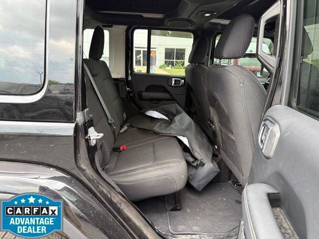 Used 2018 Jeep Wrangler Unlimited Sahara AWD/4WD image 12