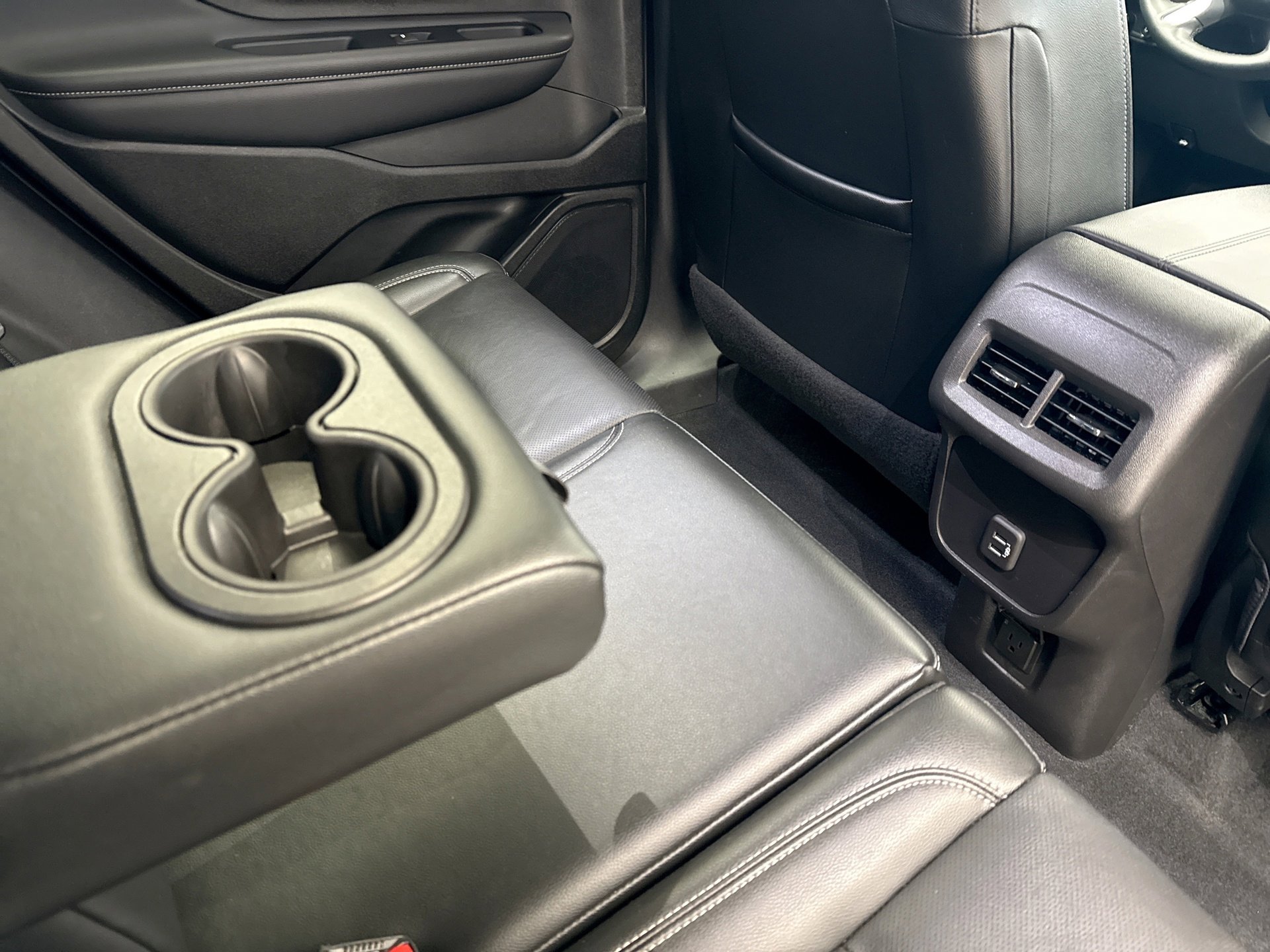 Used 2023 GMC Terrain SLT image 19