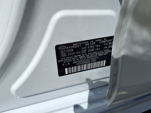 Used 2025 Genesis G70 2.5T RWD image 34