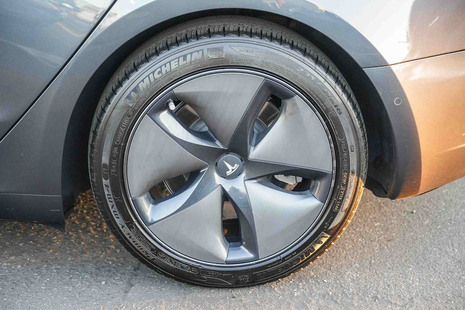 Used 2018 Tesla Model 3 Long Range RWD image 10