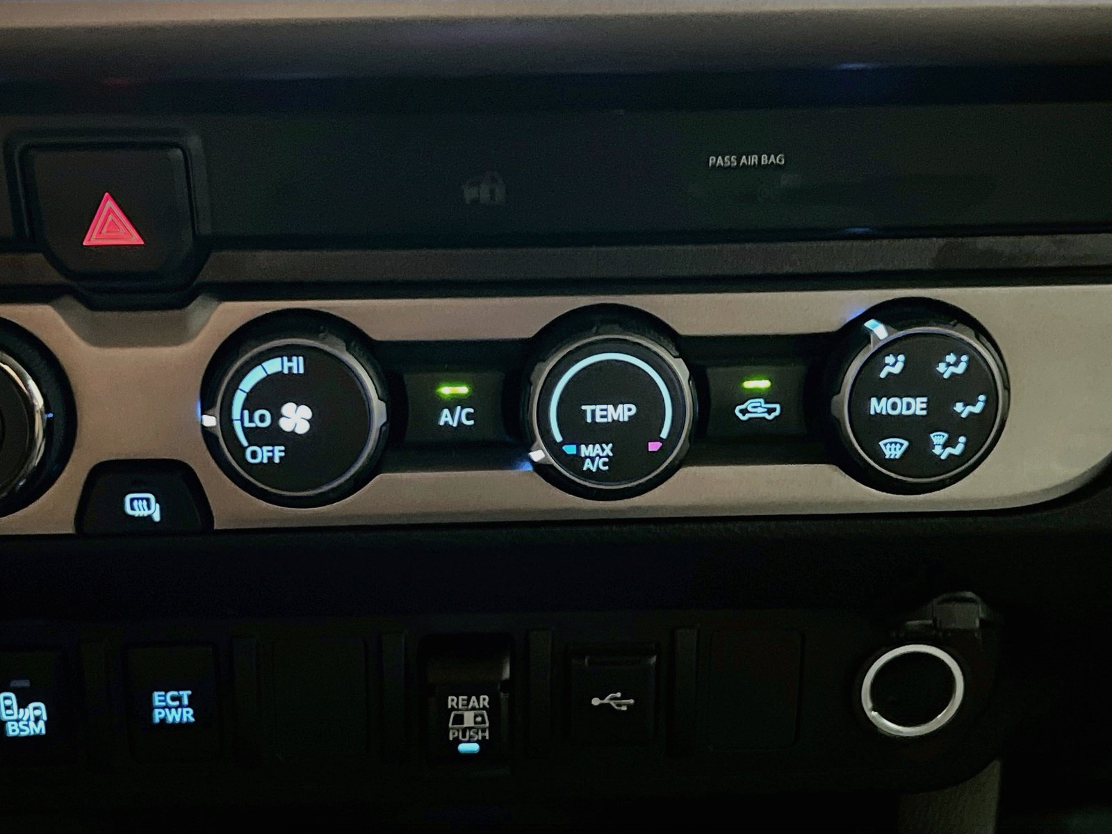 Used 2020 Toyota Tacoma SR5 w/ Technology Package AWD/4WD image 11