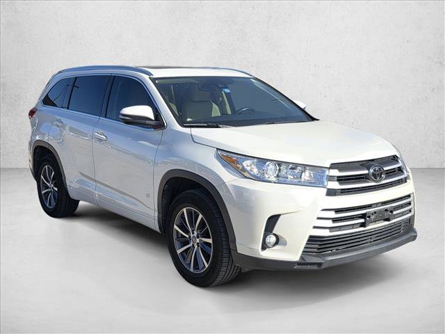 Used 2017 Toyota Highlander XLE image 3
