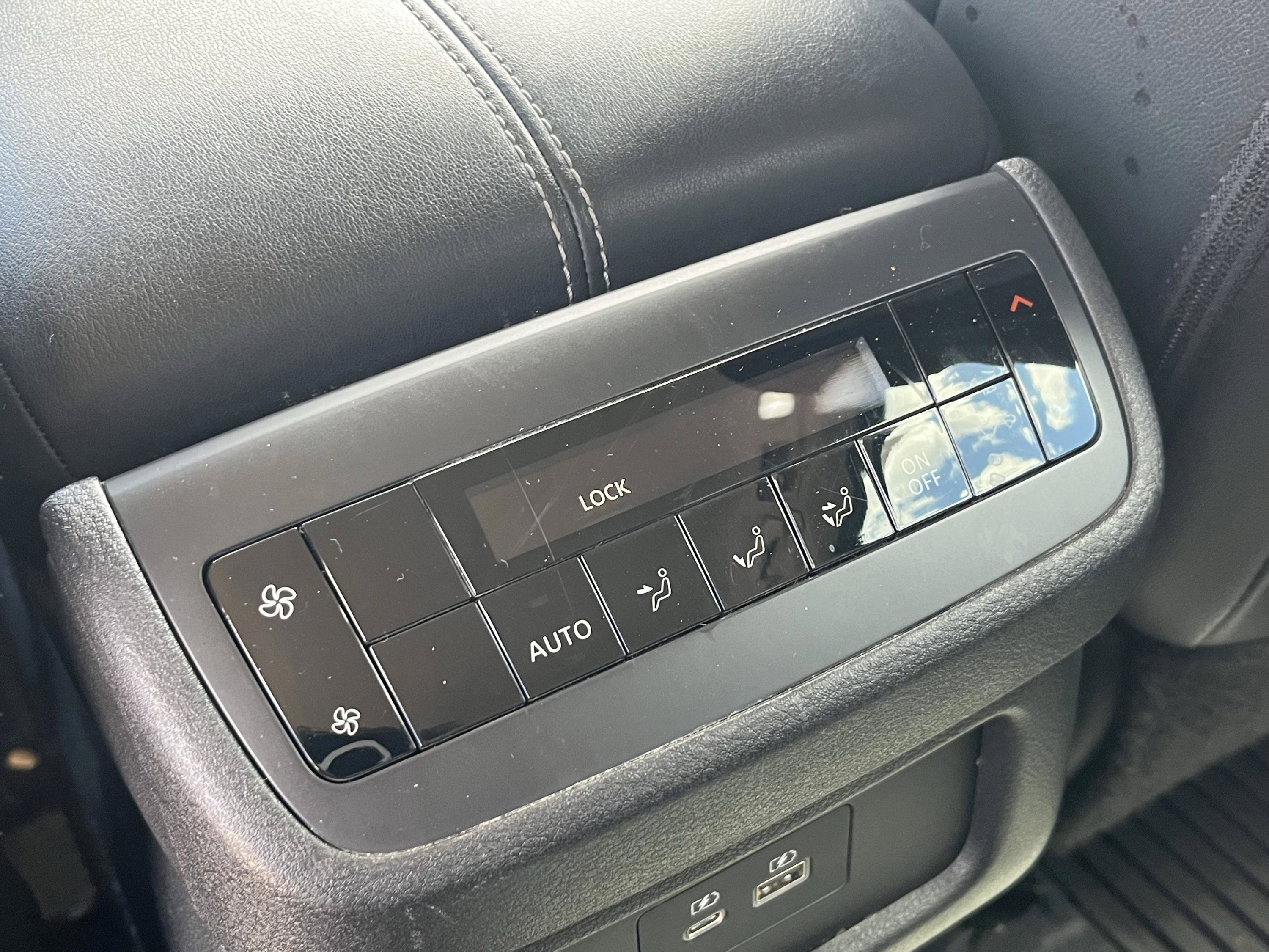 Used 2023 Nissan Pathfinder SL w/ Black Appearance Package AWD/4WD image 28