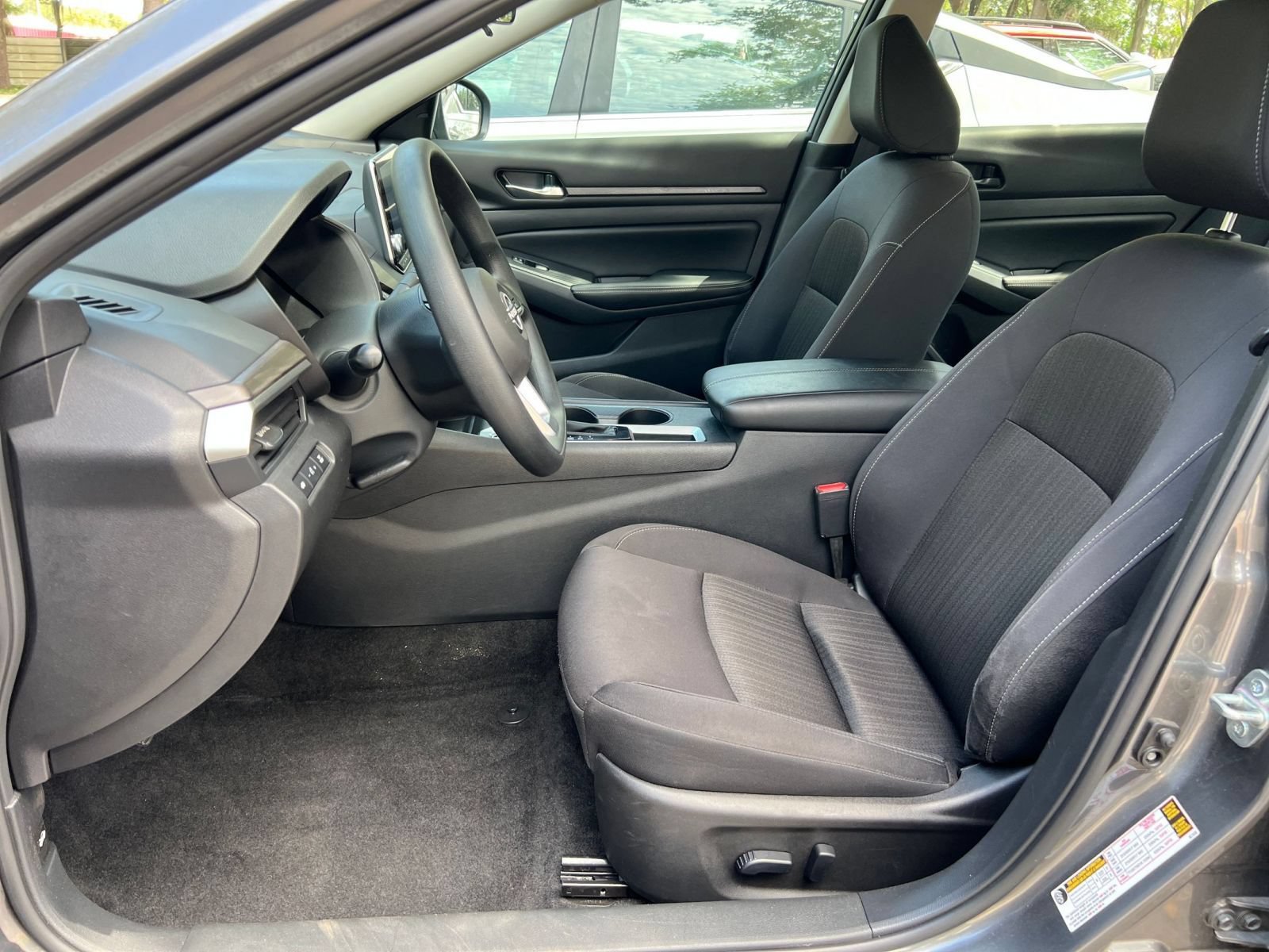 Used 2025 Nissan Altima 2.5 SV FWD image 27