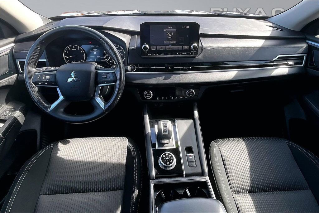 Used 2023 Mitsubishi Outlander ES image 16