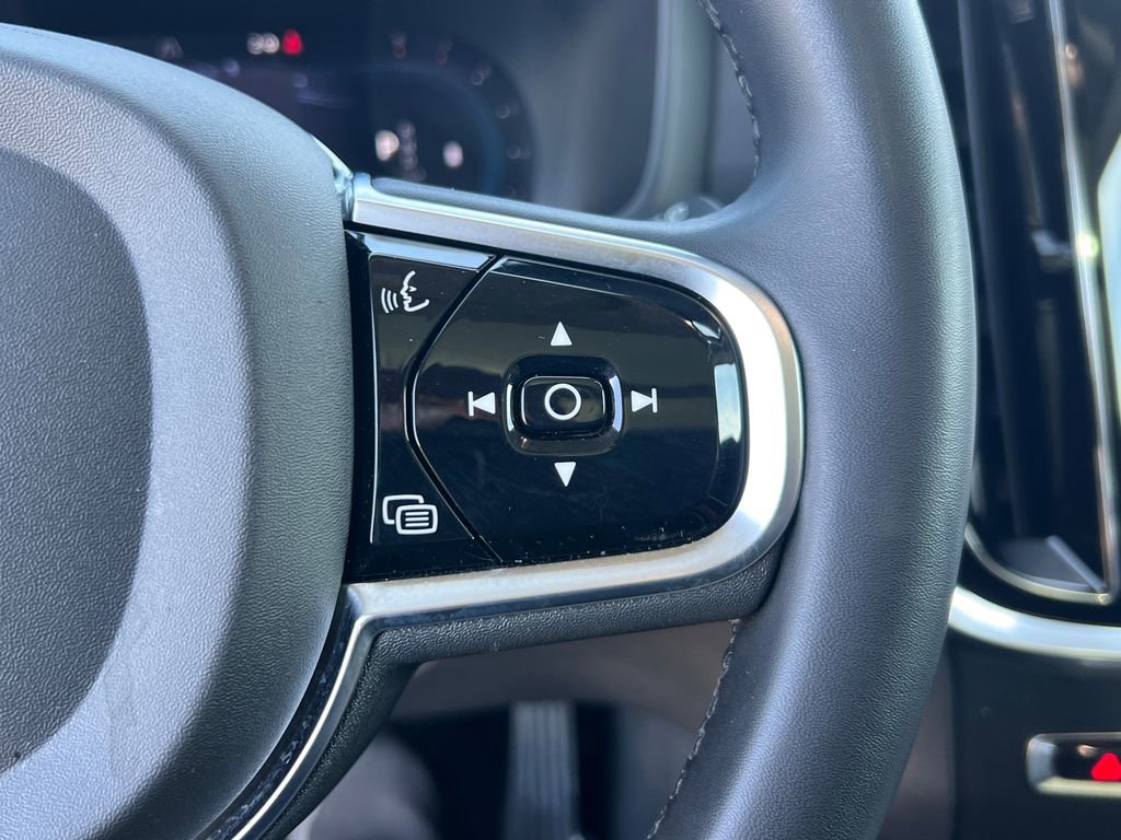 Used 2024 Volvo V60 B5 Cross Country Plus image 30