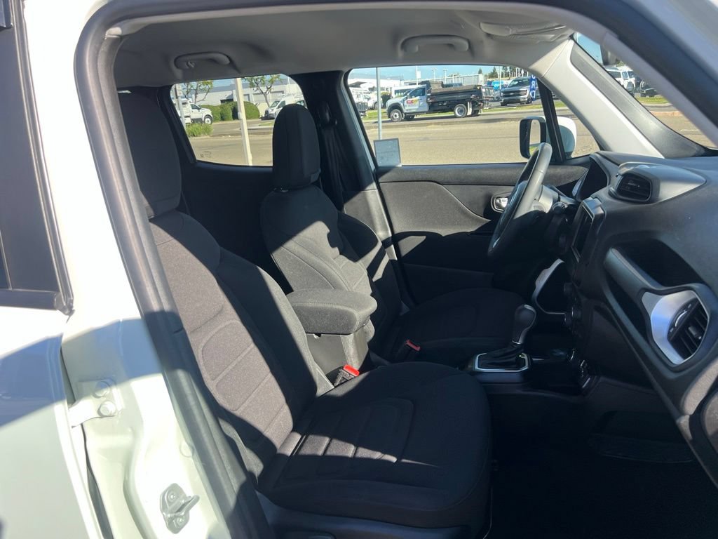 Used 2021 Jeep Renegade Latitude AWD/4WD image 33