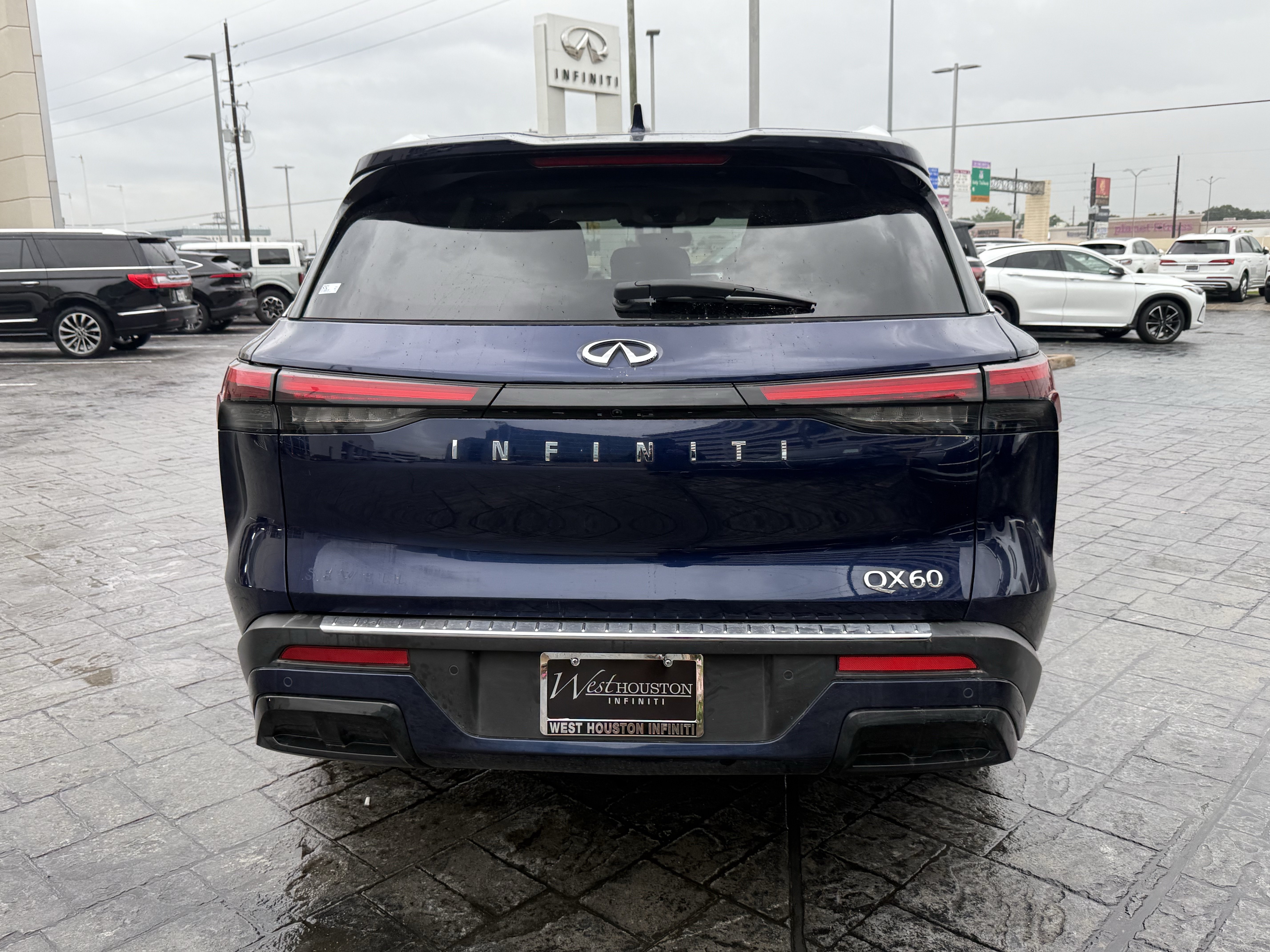 Used 2023 INFINITI QX60 Luxe w/ Cargo Package FWD image 6