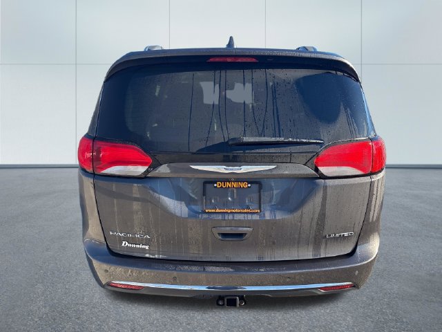 Used 2017 Chrysler Pacifica Limited FWD image 3