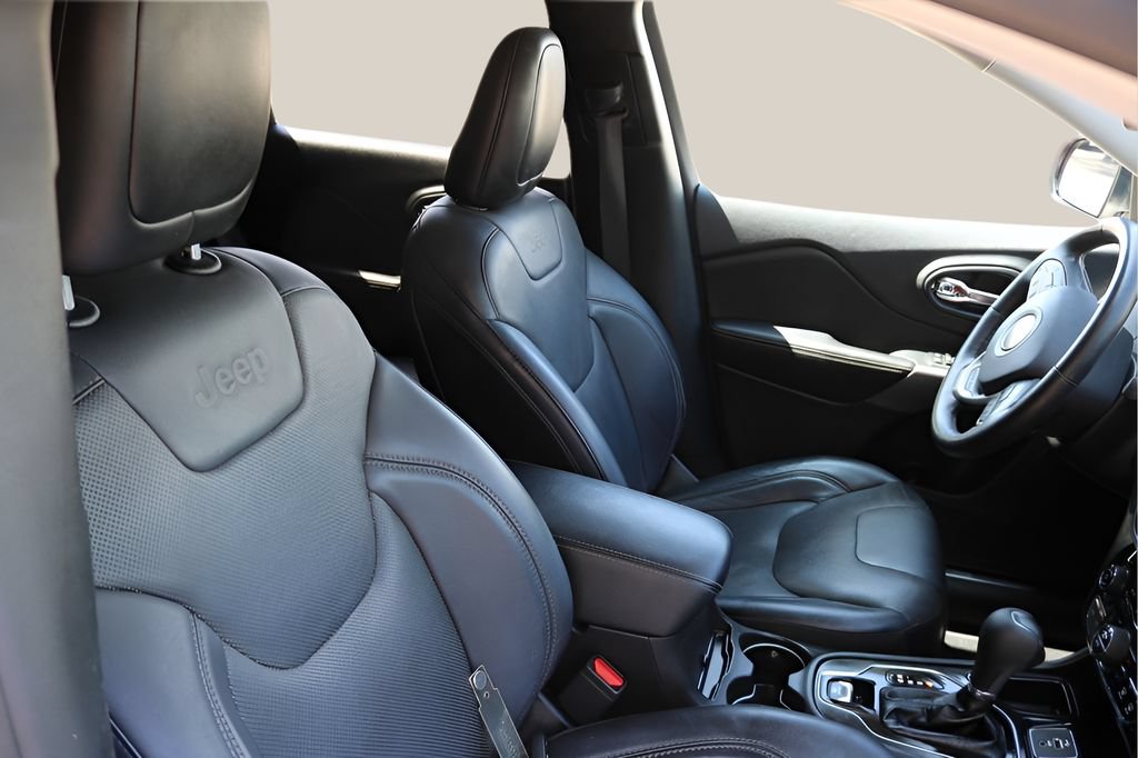 Used 2019 Jeep Cherokee Limited FWD image 20