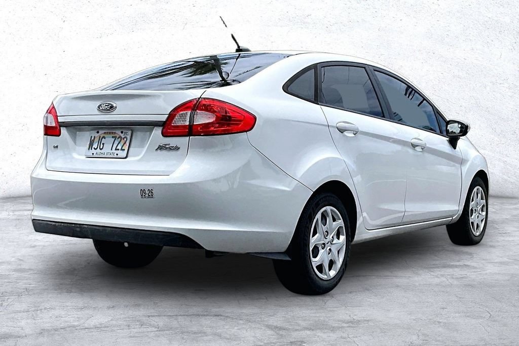 Used 2013 Ford Fiesta SE FWD image 2
