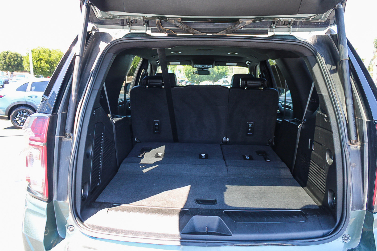 Used 2024 Chevrolet Tahoe LT AWD/4WD image 28
