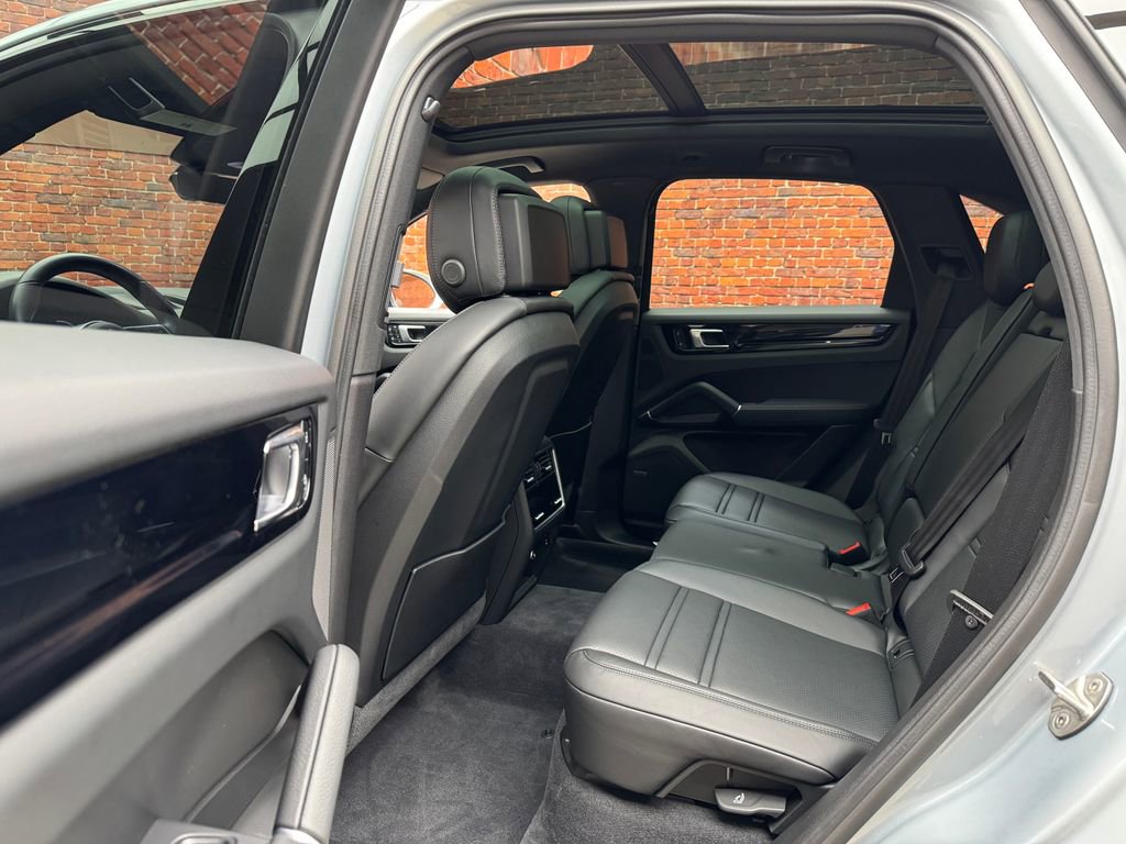 Used 2023 Porsche Cayenne S AWD/4WD image 23