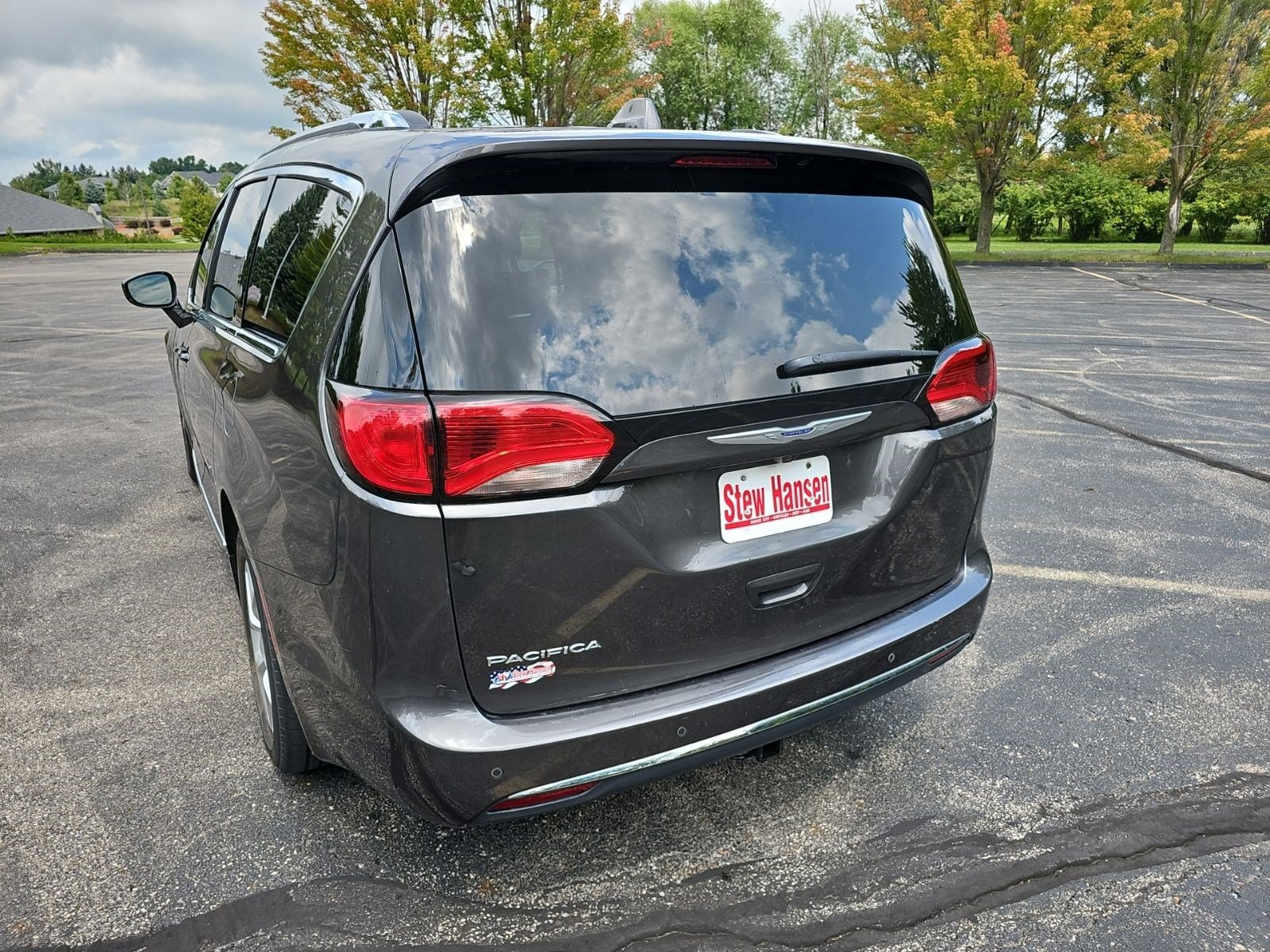Used 2019 Chrysler Pacifica Touring-L Plus w/ Advanced Safetytec Group FWD image 3