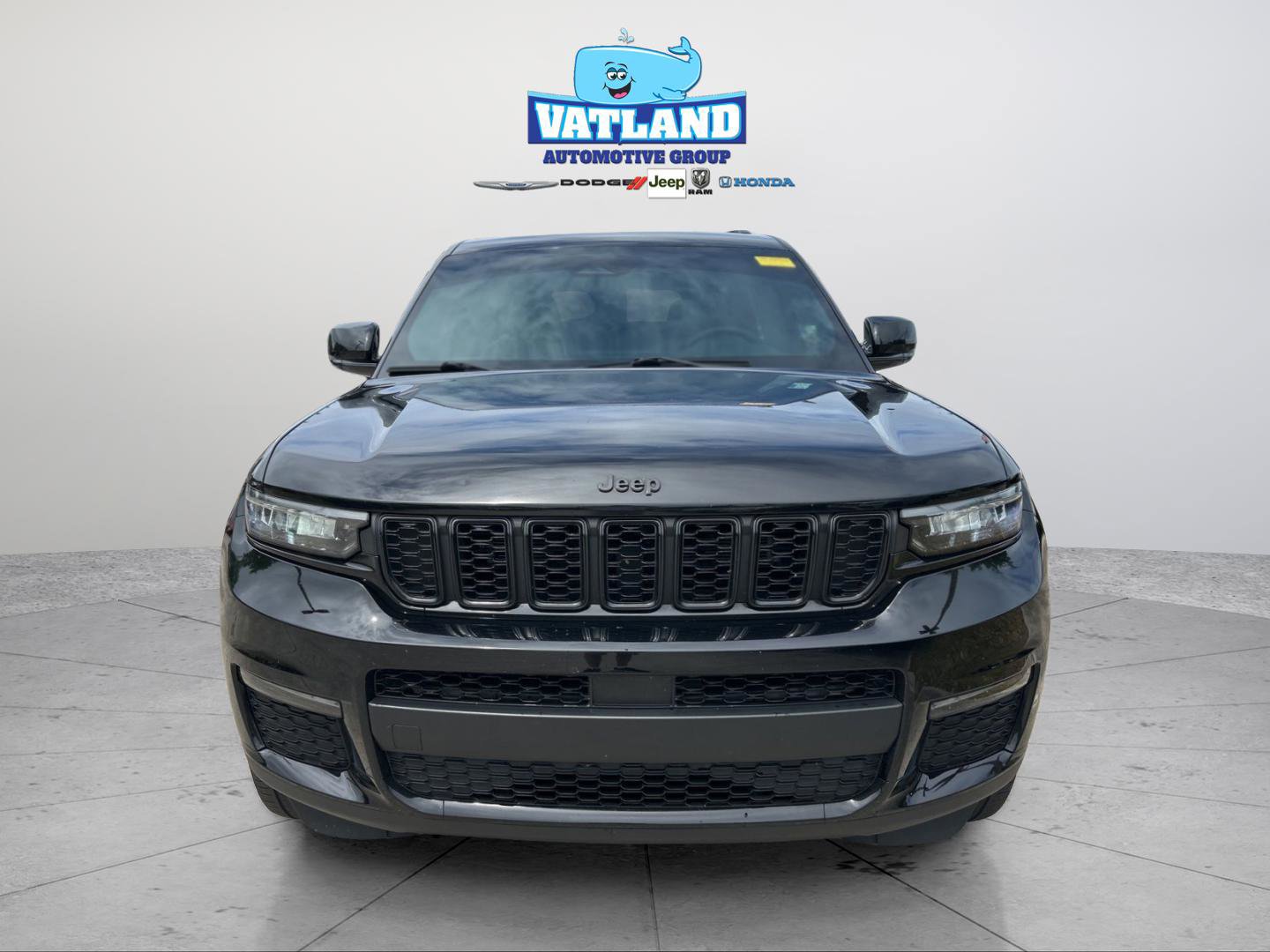 Certified 2024 Jeep Grand Cherokee L Limited w/ Black Appearance Package image 8