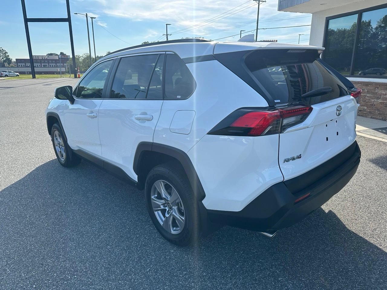Used 2025 Toyota RAV4 XLE w/ Convenience Package FWD image 7