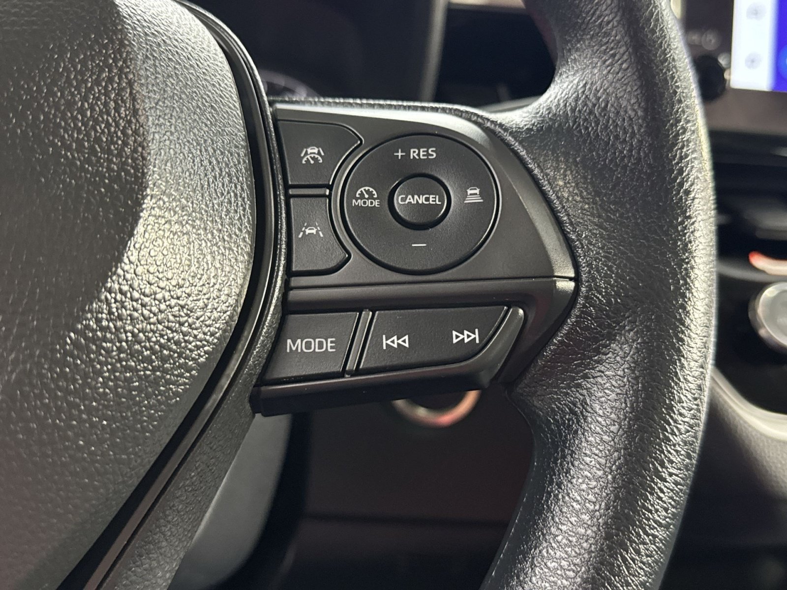 Used 2025 Toyota Corolla LE w/ Convenience Package FWD image 44